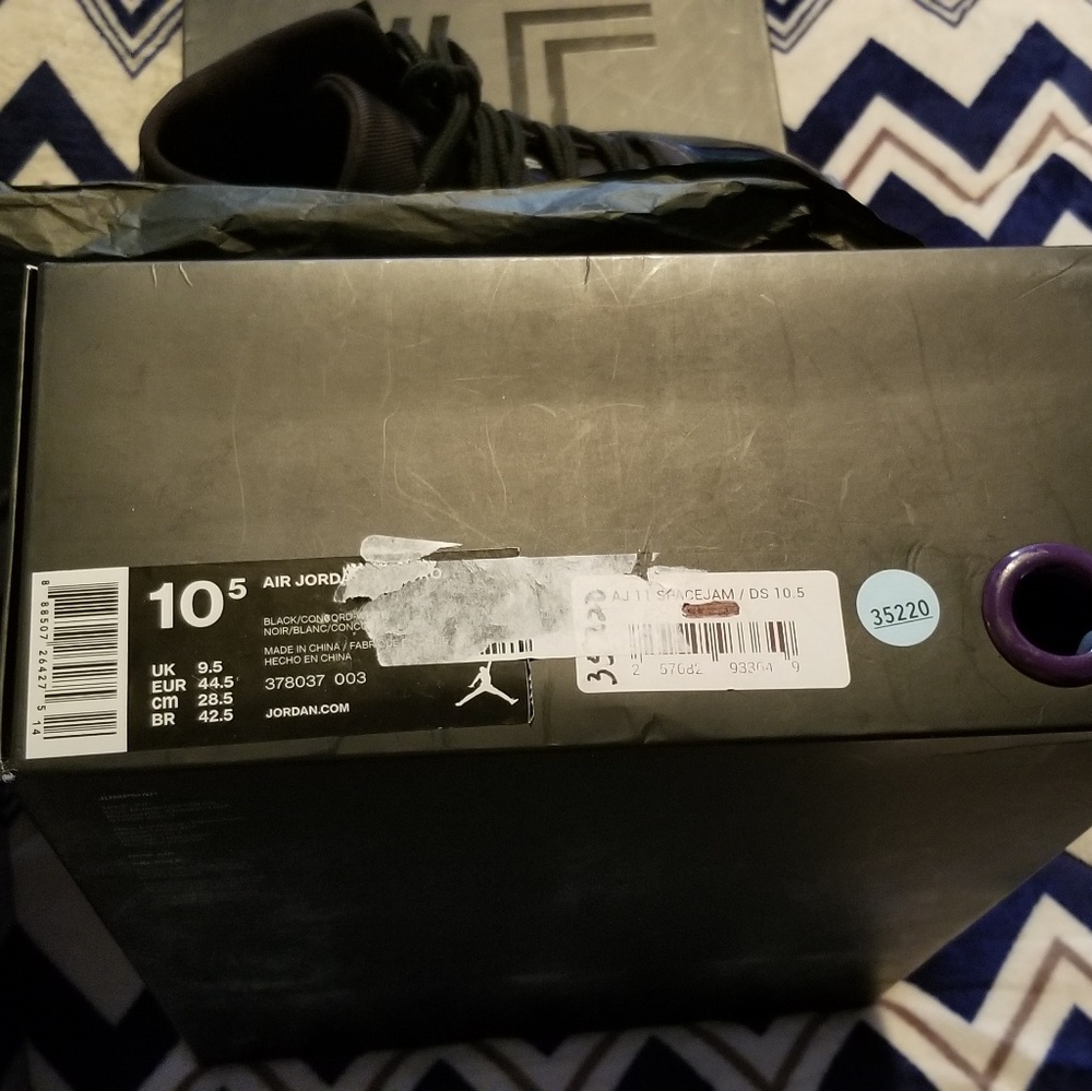 Jordans 11 space jams size 10.5 - Picture 2 of 7